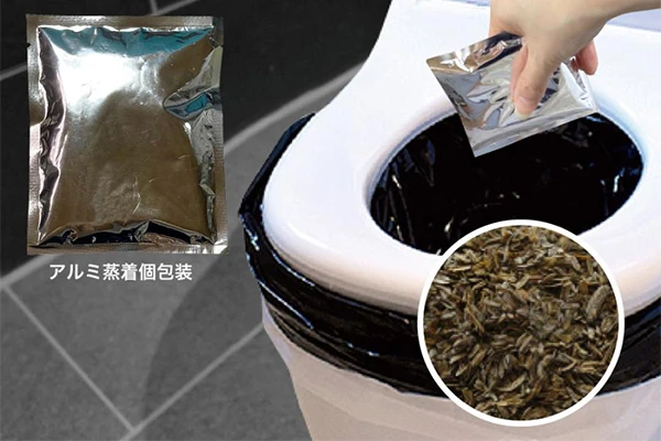 排便後に「バイオコート」排便処理剤をまんべんなくふりかけてください。 排便後に「バイオコート」排便処理剤をまんべんなくふりかけてください。